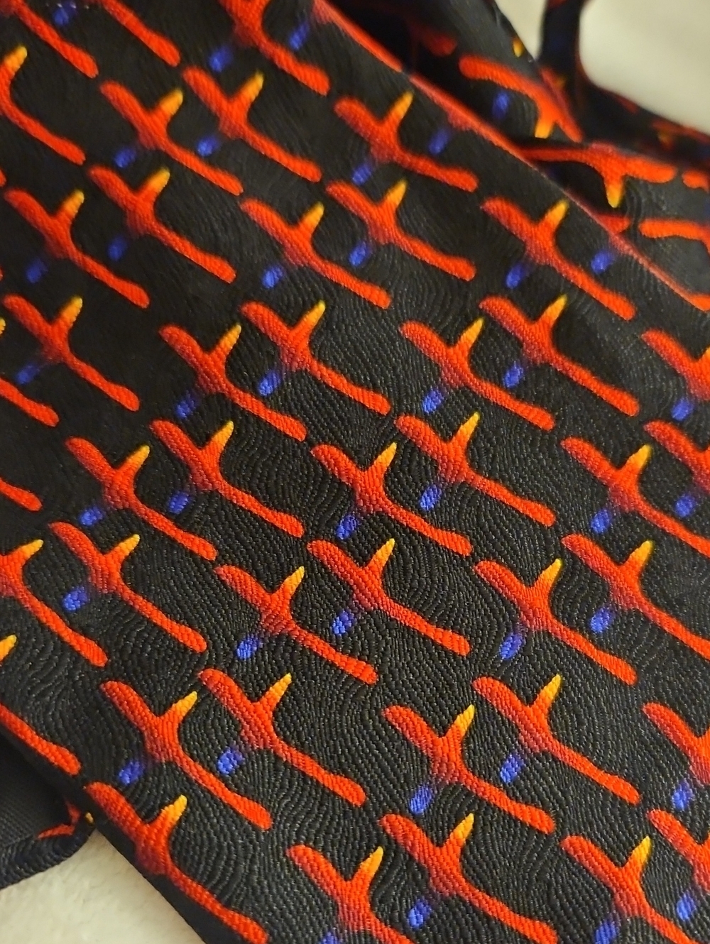 Vtg RM STYLES Artsy 1998 Cross Repeat Blend Silk Tie - Picture 9 of 10